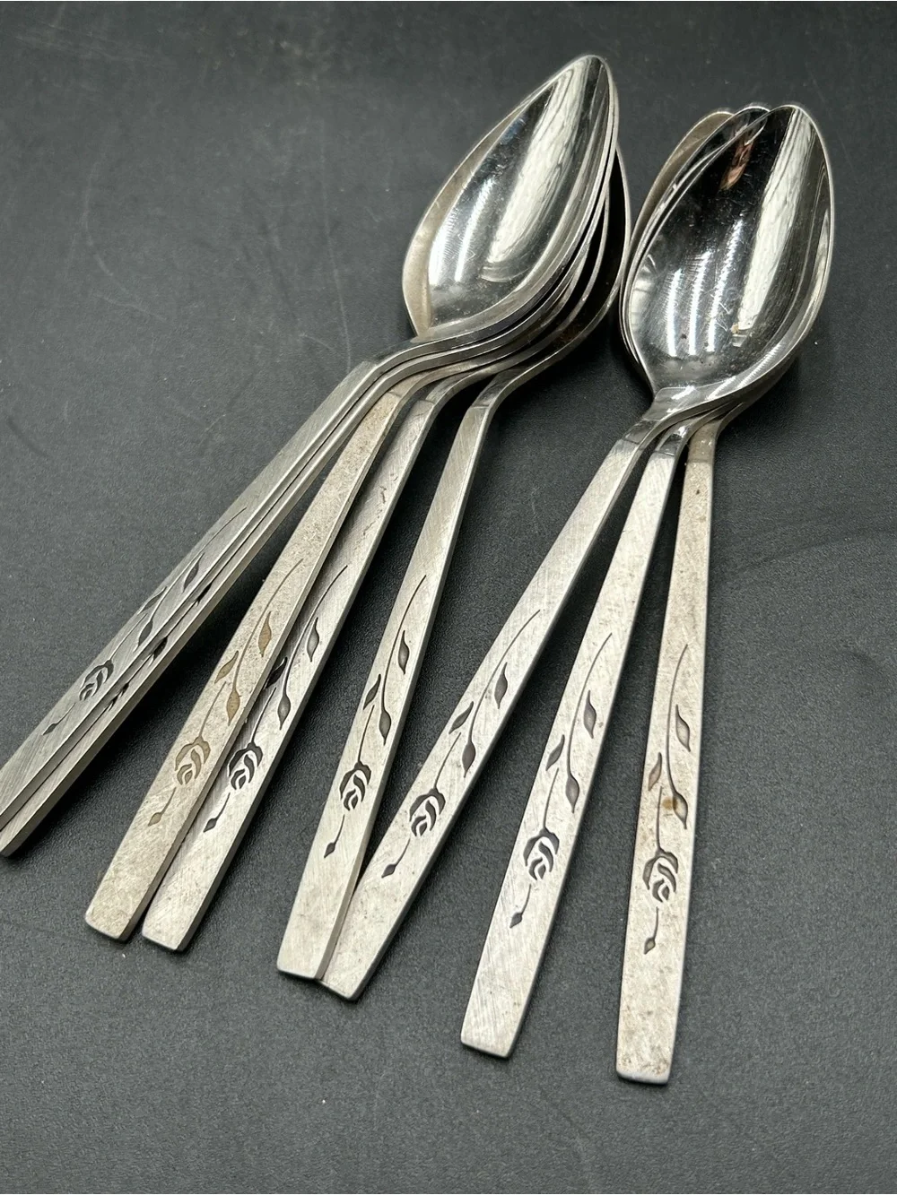 Oneida Capistrano Stainless Steel Floral Handle Flatware Set
